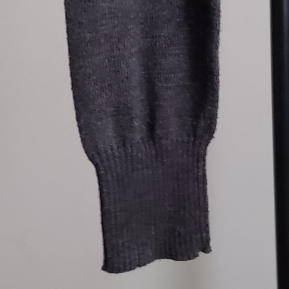 Long sleeve Gray buttoned down sweater - Picture 10 of 10